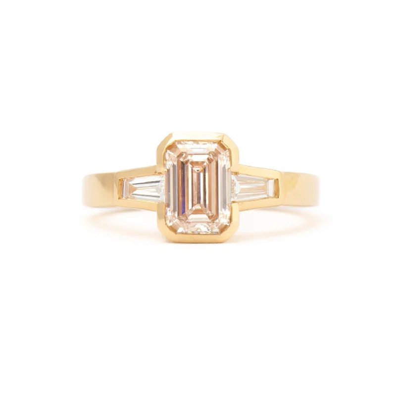 women pear-shaped rings -Emerald-cut Ponte Three-Stone Ring