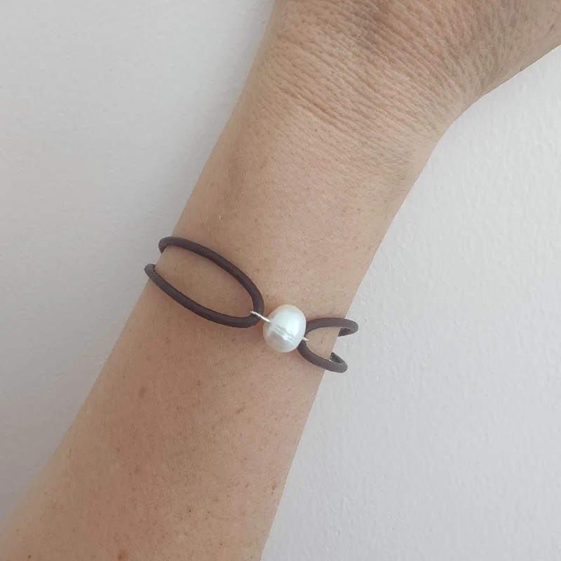 women friendship bracelets -Leather Bracelet with Freshwater Pearl - Color Dark Brown